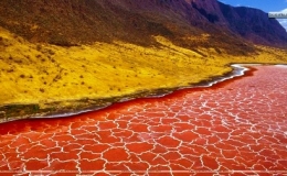 Kỳ lạ hồ nước nhiều m&agrave;u sắc