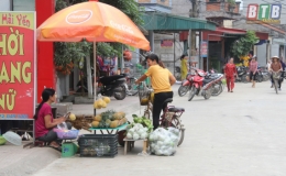 Đ&ocirc;ng Xu&acirc;n: T&aacute;i lấn chiếm l&ograve;ng, lề đường họp chợ
