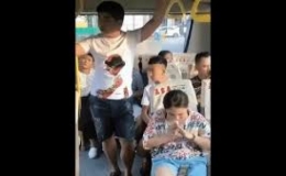 Ch&agrave;ng trai &ldquo;dạy dỗ&rdquo; g&aacute;i xinh v&ocirc; &yacute; thức tr&ecirc;n xe bu&yacute;t