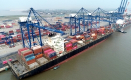 H&agrave;ng th&ocirc;ng qua cảng biển tiếp tục tăng trưởng mạnh