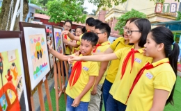 S&acirc;n chơi tuy&ecirc;n truyền về an to&agrave;n giao th&ocirc;ng cho học sinh