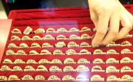 Mở cửa phi&ecirc;n giao dịch s&aacute;ng 24/4, gi&aacute; v&agrave;ng giảm nhẹ