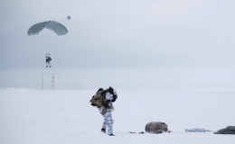 M&agrave;n nhảy d&ugrave; chưa từng c&oacute; của l&iacute;nh Nga ở Bắc Cực