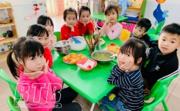 Bảo đảm an to&agrave;n, chất lượng bữa ăn b&aacute;n tr&uacute;