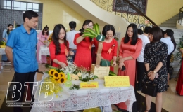 Hội thi duy&ecirc;n d&aacute;ng &aacute;o d&agrave;i truyền thống c&ocirc;ng sở qua ảnh, cắm hoa nghệ thuật năm 2021