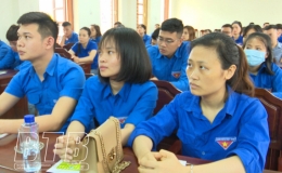 Huyện đo&agrave;n Đ&ocirc;ng Hưng: Tuy&ecirc;n truyền Luật Bầu cử đại biểu Quốc hội v&agrave; đại biểu HĐND cho cử tri trẻ lần đầu tham gia bầu cử