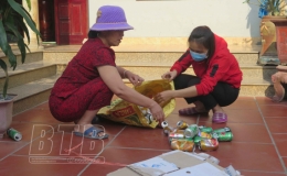 &ldquo;Biến&rdquo; r&aacute;c thải th&agrave;nh tiền