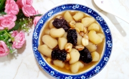 Ch&egrave; củ năng hạt sen t&aacute;o đỏ