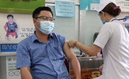 Chiều 7/4: Đ&atilde; ti&ecirc;m khoảng 50 triệu liều vaccine ph&ograve;ng COVID-19 mũi 3