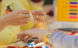 Gi&aacute; v&agrave;ng giảm