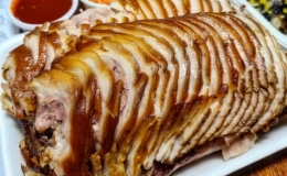 Gi&ograve; heo ướp c&agrave; ph&ecirc; hầm kiểu H&agrave;n Quốc