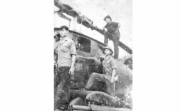 Kỷ niệm nơi chiến trường đ&aacute;nh Mỹ