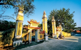 L&agrave;ng b&ecirc;n bến nước