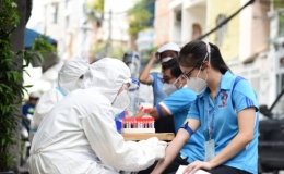 Số mắc mới COVID-19 giảm mạnh nhất trong khoảng 1,5 th&aacute;ng qua