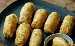 Cải thảo cuộn đậu phụ dễ l&agrave;m đổi bữa