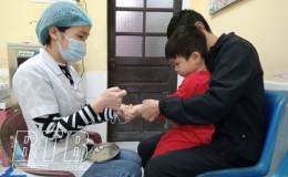 Chăm s&oacute;c trẻ khi thời tiết giao m&ugrave;a