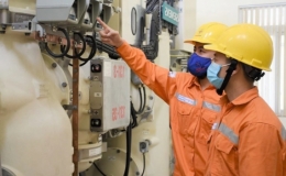 Ch&iacute;nh phủ y&ecirc;u cầu ho&agrave;n thiện phương &aacute;n điều chỉnh gi&aacute; b&aacute;n lẻ điện b&igrave;nh qu&acirc;n