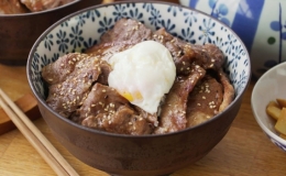 Cơm thịt b&ograve; nướng kiểu Nhật