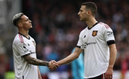 Man Utd l&ecirc;n thứ ba Ngoại hạng Anh