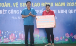 C&ocirc;ng đo&agrave;n ng&agrave;nh c&ocirc;ng thương: Trao 120 suất qu&agrave; trong th&aacute;ng c&ocirc;ng nh&acirc;n năm 2024