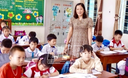 Hết l&ograve;ng v&igrave; sự nghiệp &ldquo;trồng người&rdquo;