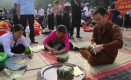 Hội thi g&oacute;i, nấu b&aacute;nh chưng, gi&atilde; b&aacute;nh giầy tại Lễ hội Đền H&ugrave;ng 2024