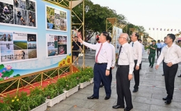 Khai mạc triển l&atilde;m Kỷ niệm 49 năm Ng&agrave;y Giải ph&oacute;ng miền nam, thống nhất đất nước (30/4/1975-30/4/2024)