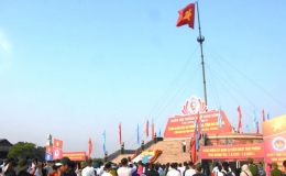 Lễ Thượng cờ &ldquo;Thống nhất non s&ocirc;ng&rdquo; ở Di t&iacute;ch quốc gia đặc biệt Đ&ocirc;i bờ Hiền Lương-Bến Hải