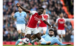 Man City h&ograve;a Arsenal, Liverpool chiếm ng&ocirc;i đầu bảng Ngoại Hạng Anh