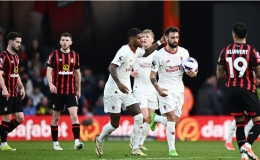 Man Utd tho&aacute;t thua sau hai lần bị dẫn ở Ngoại hạng Anh