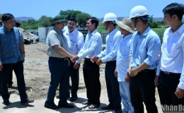 Thủ tướng Phạm Minh Ch&iacute;nh khảo s&aacute;t c&ocirc;ng tr&igrave;nh thủy lợi tại Ninh Thuận