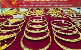 Gi&aacute; v&agrave;ng v&agrave; USD tăng vọt