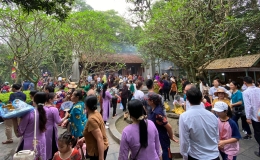 Người d&acirc;n cả nước hướng về Đền H&ugrave;ng