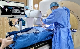 Robot dẫn đường b&aacute;c sĩ sinh thiết ung thư