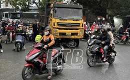 Tai nạn giao th&ocirc;ng nghi&ecirc;m trọng khiến 1 người tử vong, giao th&ocirc;ng &ugrave;n tắc