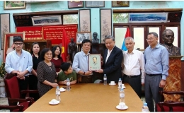 Tổng B&iacute; thư T&ocirc; L&acirc;m d&acirc;ng hương tưởng nhớ Đại tướng V&otilde; Nguy&ecirc;n Gi&aacute;p v&agrave; Đại tướng Văn Tiến Dũng