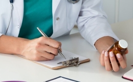 Y&ecirc;u cầu r&agrave; so&aacute;t, kiểm tra việc k&ecirc; đơn thuốc tại c&aacute;c bệnh viện