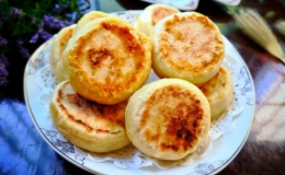 B&aacute;nh dứa xốp mềm ngọt thơm ăn vặt m&ugrave;a h&egrave;