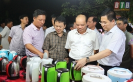 19 doanh nghiệp tham gia phi&ecirc;n chợ đưa h&agrave;ng Việt về n&ocirc;ng th&ocirc;n tại Vũ Thư