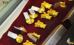 Gi&aacute; v&agrave;ng tiếp tục ở ngưỡng cao