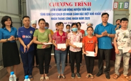 Li&ecirc;n đo&agrave;n Lao động huyện Tiền Hải: Trao 150 suất qu&agrave; cho c&ocirc;ng nh&acirc;n c&oacute; ho&agrave;n cảnh kh&oacute; khăn