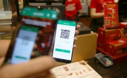 V&iacute; điện tử đồng loạt y&ecirc;u cầu người d&ugrave;ng gửi ảnh ch&acirc;n dung