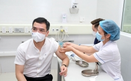Bộ Y tế: Tr&ecirc;n 832.000 người Việt Nam đ&atilde; ti&ecirc;m vắc xin ph&ograve;ng Covid-19
