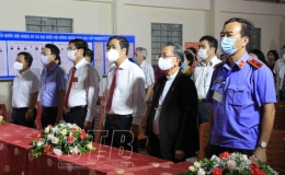 Đồng ch&iacute; B&iacute; thư Tỉnh ủy, Trưởng ban Chỉ đạo bầu cử tỉnh dự khai mạc bầu cử tại khu vực bỏ phiếu số 4, phường Trần Hưng Đạo, th&agrave;nh phố Th&aacute;i B&igrave;nh