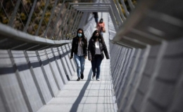 Khai trương cầu treo d&agrave;i nhất thế giới d&agrave;nh cho người đi bộ