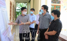 C&aacute;c đo&agrave;n kiểm tra của Ủy ban bầu cử tỉnh kiểm tra, chỉ đạo c&ocirc;ng t&aacute;c bầu cử v&agrave; ph&ograve;ng, chống dịch Covid-19 tại c&aacute;c địa phương trong tỉnh