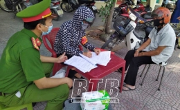 Th&aacute;i Thụy: Lập bi&ecirc;n bản vi phạm v&agrave; xử phạt gần 20 trường hợp kh&ocirc;ng đeo khẩu trang nơi c&ocirc;ng cộng