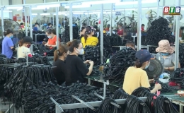 Th&aacute;ng c&ocirc;ng nh&acirc;n hướng về người lao động