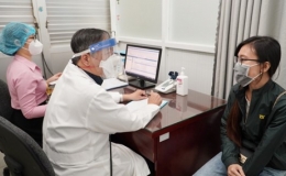 C&aacute;ch "tho&aacute;t" khỏi vấn đề về giọng n&oacute;i v&agrave; ho dai dẳng sau mắc COVID-19