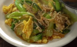 C&ocirc;ng thức cải ch&iacute;p x&agrave;o trứng s&aacute;nh sốt